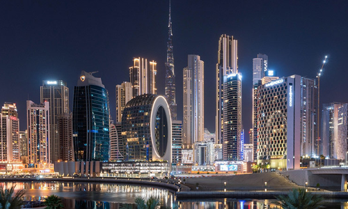 当资本正在寻找确定性，迪拜与巴拿马给出另一种答案
