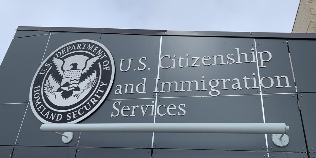 美国DHS紧急澄清：不用全员离境办绿卡！但这类人风险正在增加